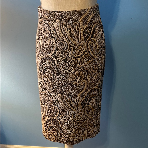ECI Elegant Black and Cream Paisley Pencil Skirt, Size L - Picture 2 of 9